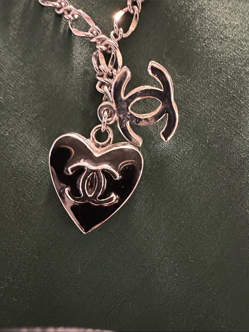CHANEL Silver heart necklace from 2022  series. Preowned silver-toned jewelry.
